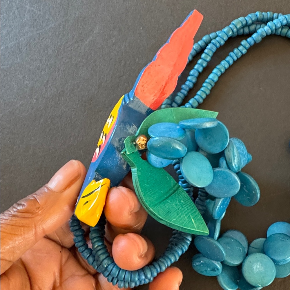 Vintage Parrot Wooden Beaded Necklace - Picture 5 of 12